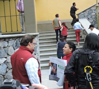  (Video) Madre de joven desaparecida en Veracruz reclama a Duarte; “No se ría”