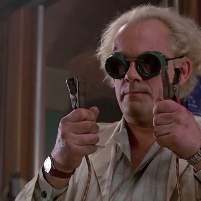  ‘Doc Brown’ da mensaje sobre la llegada al futuro