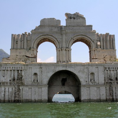 La iglesia colonial que emerge de las aguas del río Grijalva