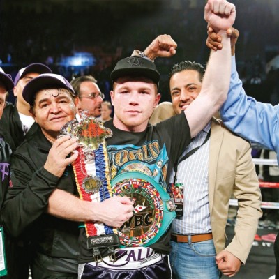  Por decisión “El Canelo” campeón