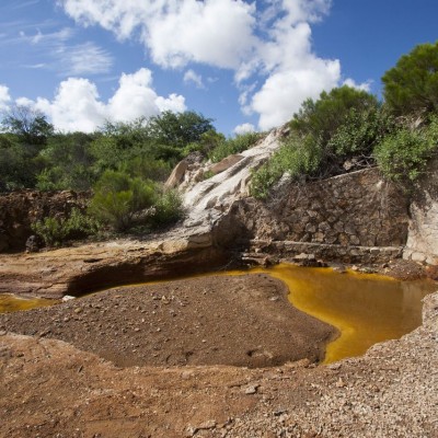  Denuncian derrame de líquido residual en represo de río Sonora