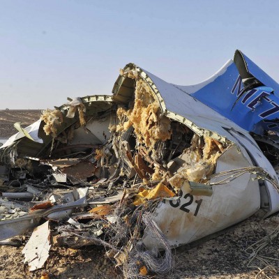 Avión caído en Egipto, “se despedazó en el aire”