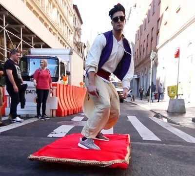  ‘Aladino’ pasea por Nueva York en su alfombra voladora