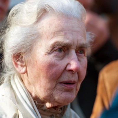  Condenan a anciana de 87 años por negar holocausto