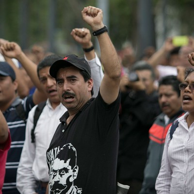  Maestros chiapanecos marchan contra evaluación docente