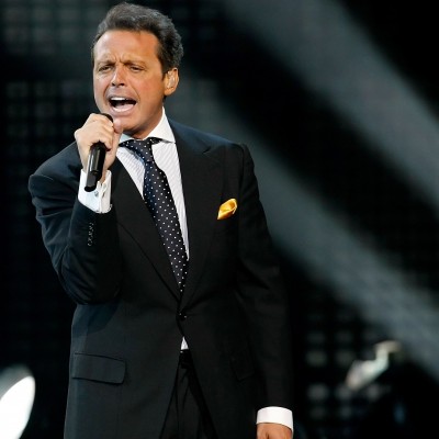  Por salud, Luis Miguel no debería seguir cantando: Médico