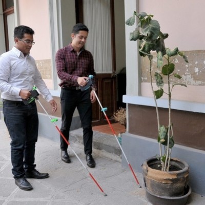  Estudiantes de Ingeniería crean bastón inteligente para invidentes