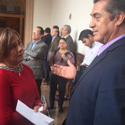  (Video) Mujer le reclama a ‘El Bronco’ tras ser despedida