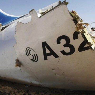  Londres sospecha que avión ruso pudo estrellarse debido a bomba