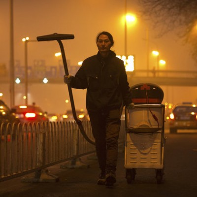  Este artista hizo un ladrillo con el aire contaminado de Beijing