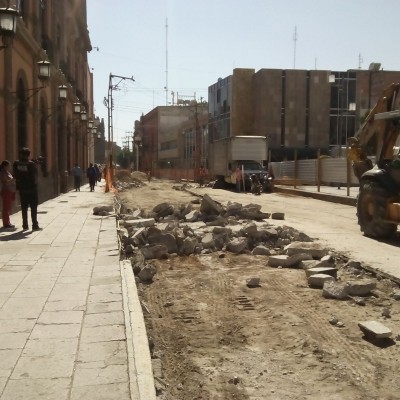  Retraso de obras en Obregón afectan venta de comerciantes establecidos