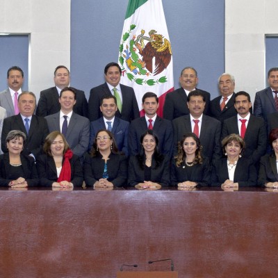  Prensa potosina pega a diputados y les cobra 10 millones por ello