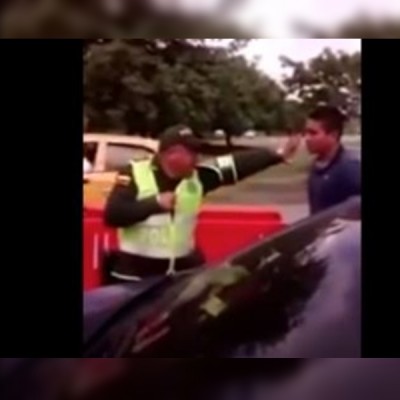  (Video) Al estilo ‘Kung Fu Panda’, policía intenta calmar a infractor