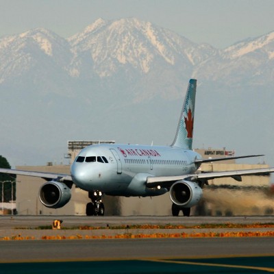  Desvían vuelo de Air Canadá tras turbulencia que deja 20 heridos