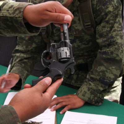  Llevan a cabo canje de armas en SLP