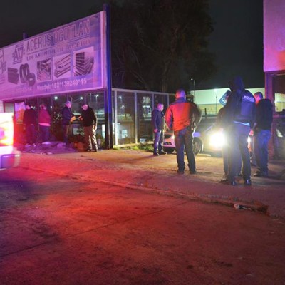  Comando irrumpe en pelea de gallos y mata a 4 espectadores en BC