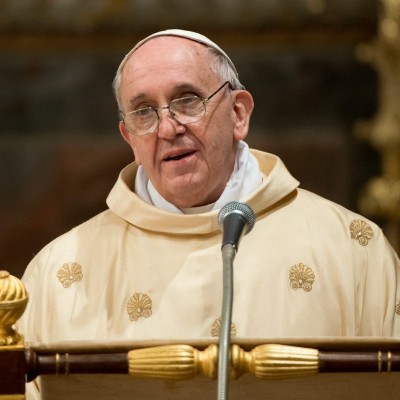  Padres de familia convocan a escribirle cartas al Papa Francisco