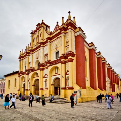  Trabajadores, graves tras caer de andamio en  Catedral de San Cristóbal de las Casas