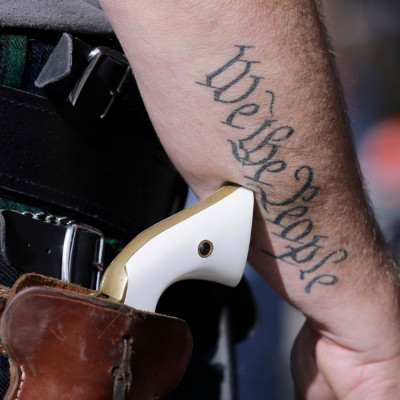  Texas da brinco hacia atrás: Ya es legal portar armas en el cinturón
