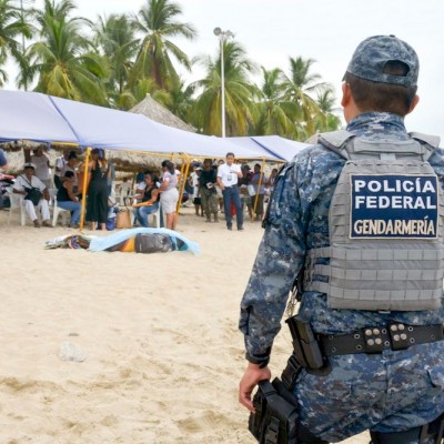  Asesinan a vendedor en playa de Acapulco