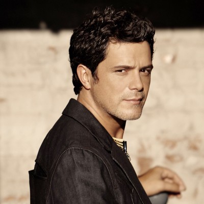  (Video) Alejandro Sanz expulsa de concierto a sujeto que agredió a una mujer