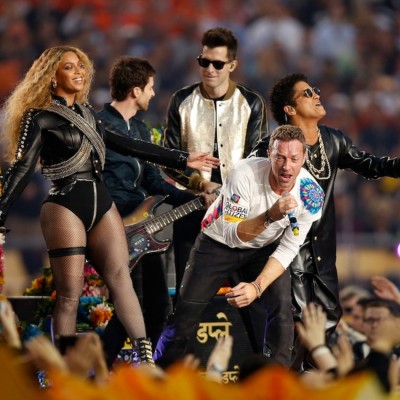 Estrellas amarillas brillaron con Coldplay en el SB50