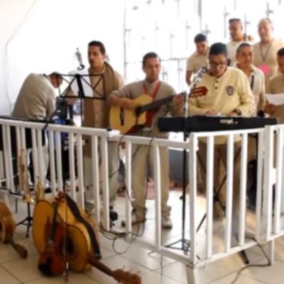  Presos del reclusorio oriente componen himno al Papa Francisco