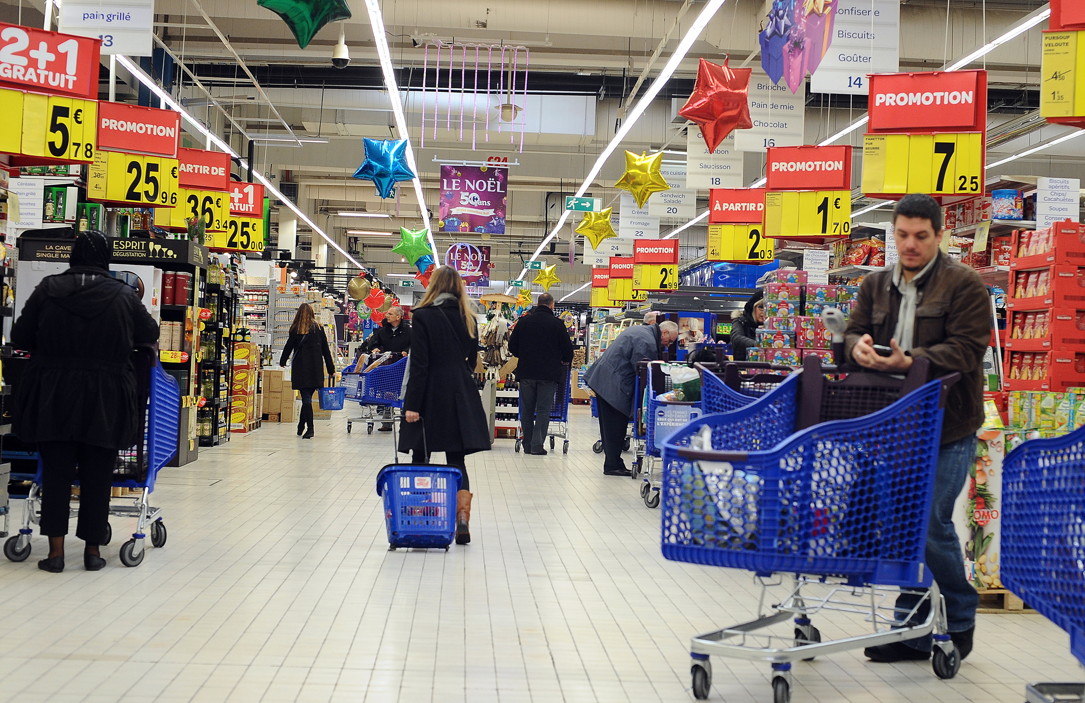 FRANCE-ECONOMY-CHRISTMAS-FEATURE