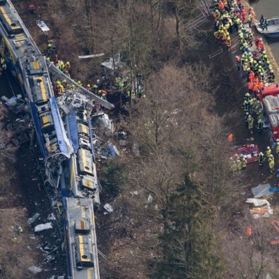  Choque de trenes en Alemania deja nueve muertos