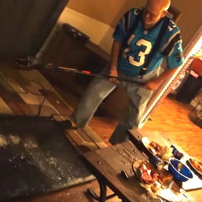  (Video) Destruye su TV por derrota de panteras en Super Bowl