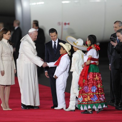  Senadores piden cuentas por visita del Papa Francisco