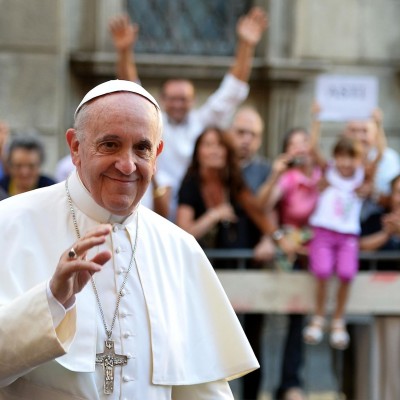  Faltan voluntarios para cuidar al Papa; buscan a 160 mil personas para las vallas