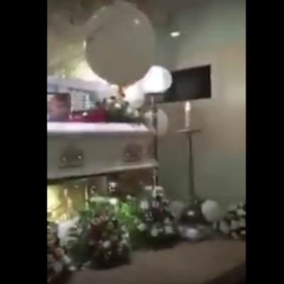  (Video) Viral: extraño fenómeno de globo que se detiene junto a madre de menor fallecido