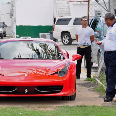  (Video) Cancún prepara servicio de taxi de súper lujo, con Ferraris y Mercedes