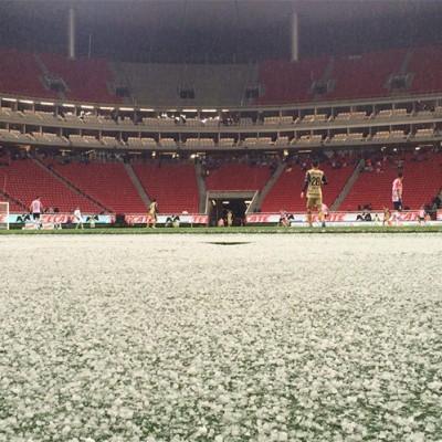  Estadio Chivas se cubre de aguanieve