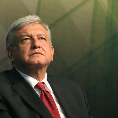  (Video) Intentan escupirle a AMLO durante mitin; “fueron provocadores del PRIAN”, dice