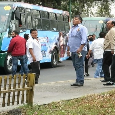  (Video) Chofer es castigado a cinturonazos en Taxqueña