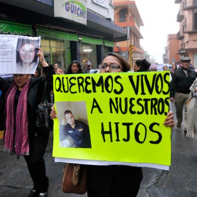  Acusan a policía de Veracruz de desaparecer a tres jóvenes