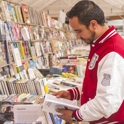  300 mil libros lo esperan en el patio central de la UASLP