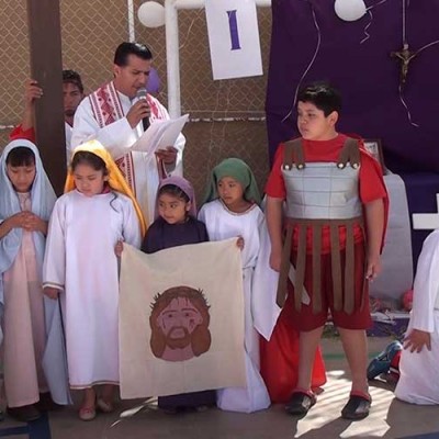  Recuerdan a niños migrantes en viacrucis de San Luis Potosí