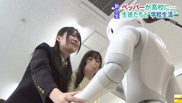  (Galería) Robot debuta como maestro de secundaria en Japón
