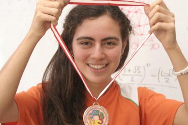  Aplauden en redes a #LadyMatemáticas, estudiante ganadora de medalla de oro