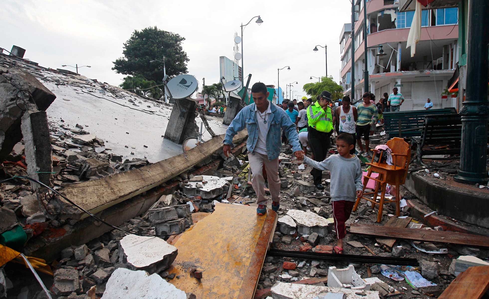  Europa ayuda con más de un millón de dólares a Ecuador tras sismo