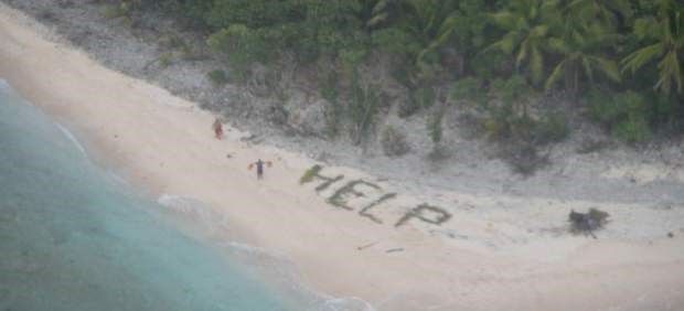  Rescatan a naúfragos gracias a mensaje hecho con hojas de palma