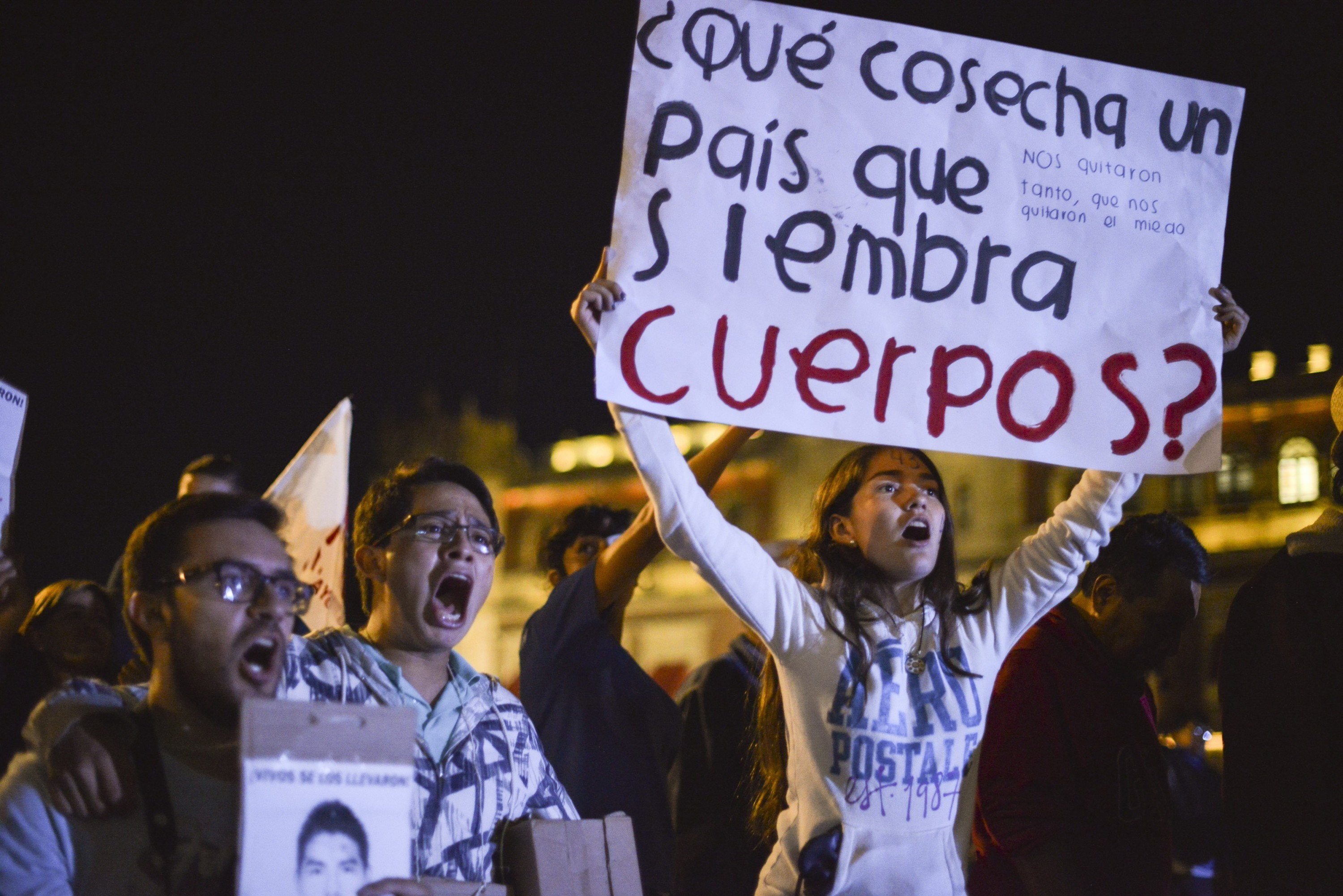  Al menos 17 jóvenes de Ayotzinapa fueron quemados en basurero: Expertos