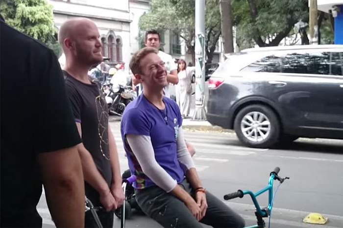  Coldplay rueda en calles de la CDMX