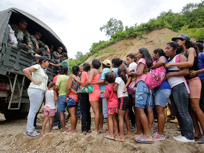  México envía 13 toneladas de víveres para damnificados en Ecuador