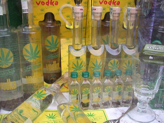  Producen el primer vodka de marihuana