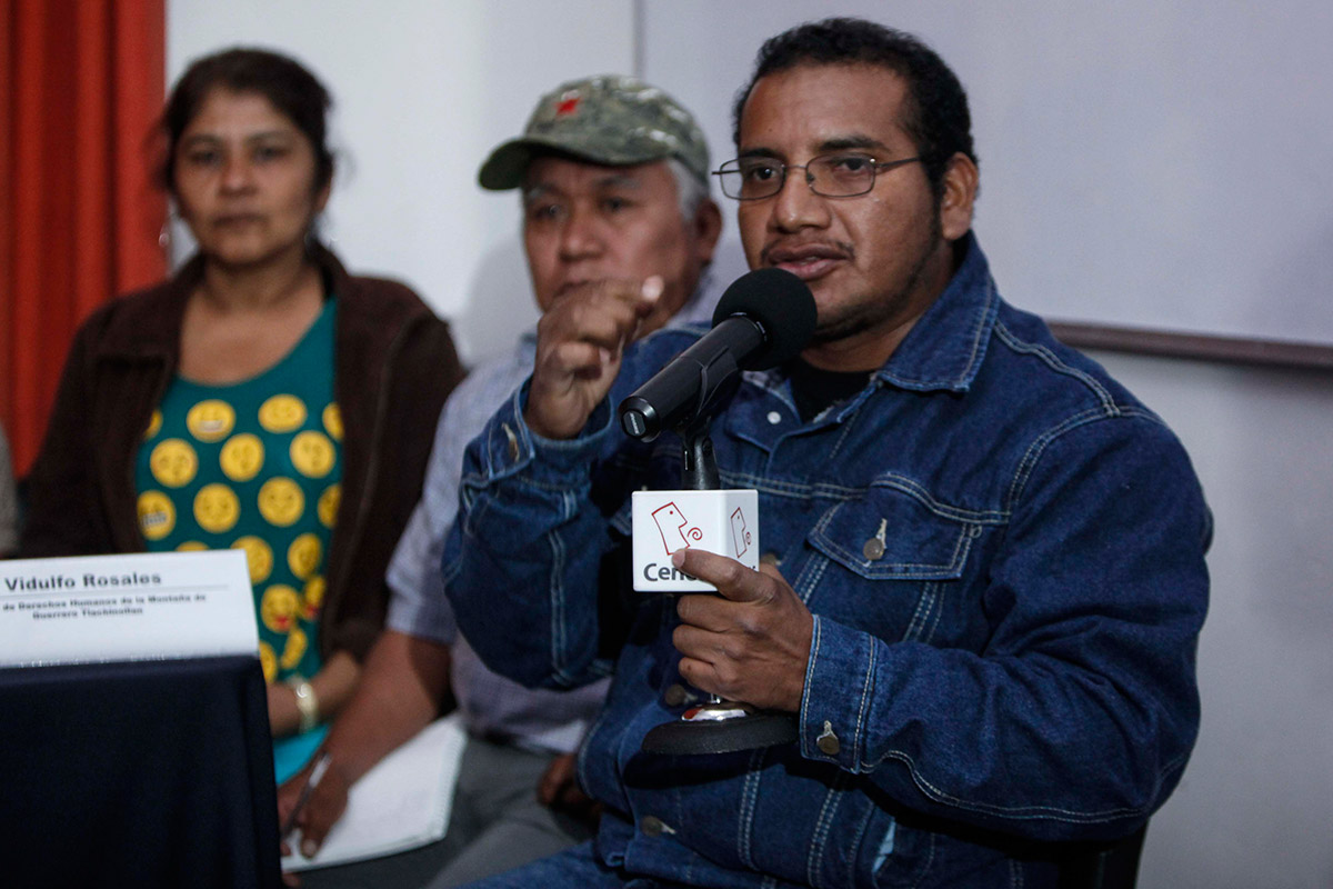  Abogado de padres normalistas presenta denuncia en PGR tras audios filtrados