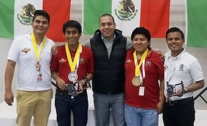  Estudiantes veracruzanos ganan oro en Robogames 2016, celebrados en EU